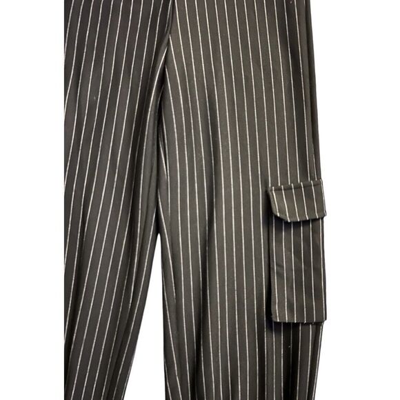 Urban Outfitters  Women Black Striped Pockets Gathered Ankle Cargo Pants Sz S - Picture 3 of 5